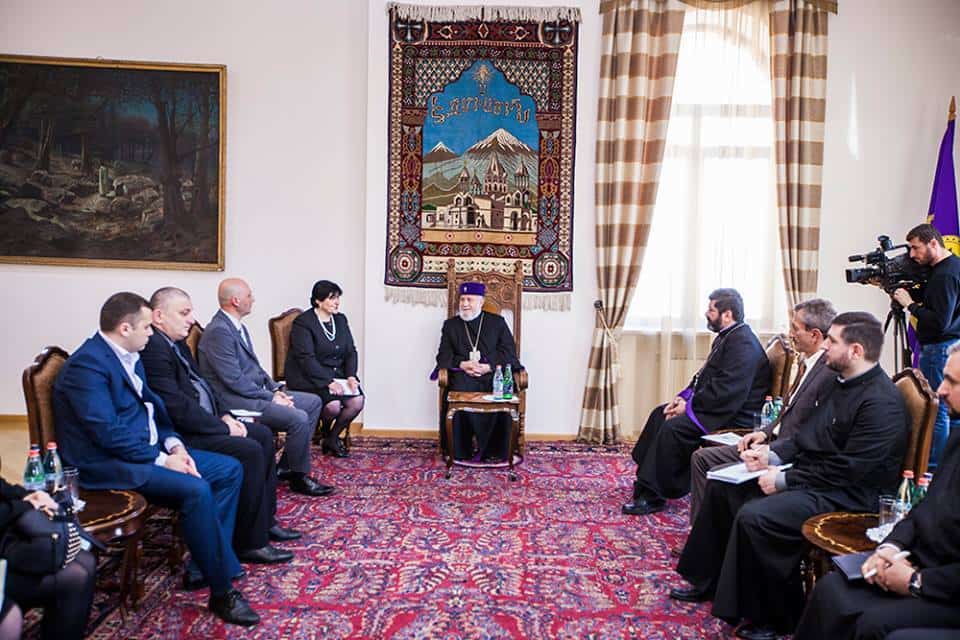 Ամենայն Հայոց Կաթողիկոսն ընդունեց Վրաստանի կրոնի հարցերով պետական գործակալության նախագահին 48 Vrastan