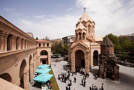Օծվեց Երևանի Ս. Աննա եկեղեցին (նկարներ) 1 11208672 369329839925660 2571229684567757500 n
