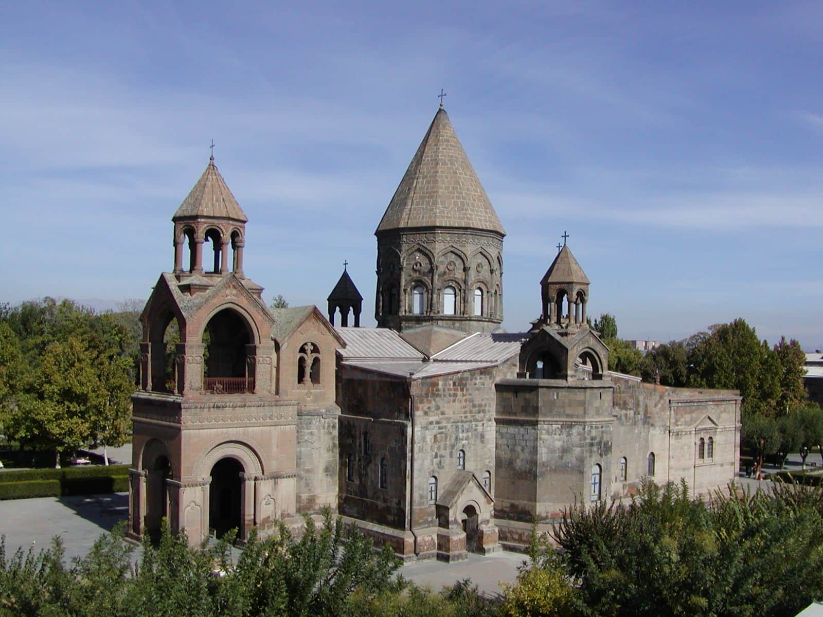 Վարդապետը հակադարձում է եկեղեցաշինության ընդդիմախոսներին 42 Mayr ator 13234