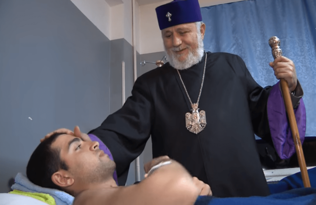 Վեհափառ հայրապետն այցելել է Երևանի զինվորական հոսպիտալ (տեսանյութ) 11 Hospital