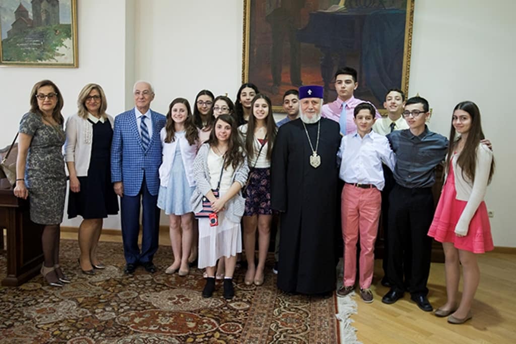 Ամենայն Հայոց Կաթողիկոսն ընդունեց «Հովնանյան» դպրոցի սաներին 11 IMG 6922 copy