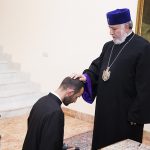 Ամենայն Հայոց Կաթողիկոսն իր օրհնությունը բաշխեց նորաօծ Վահրիճ քահանային 18 25 2 3