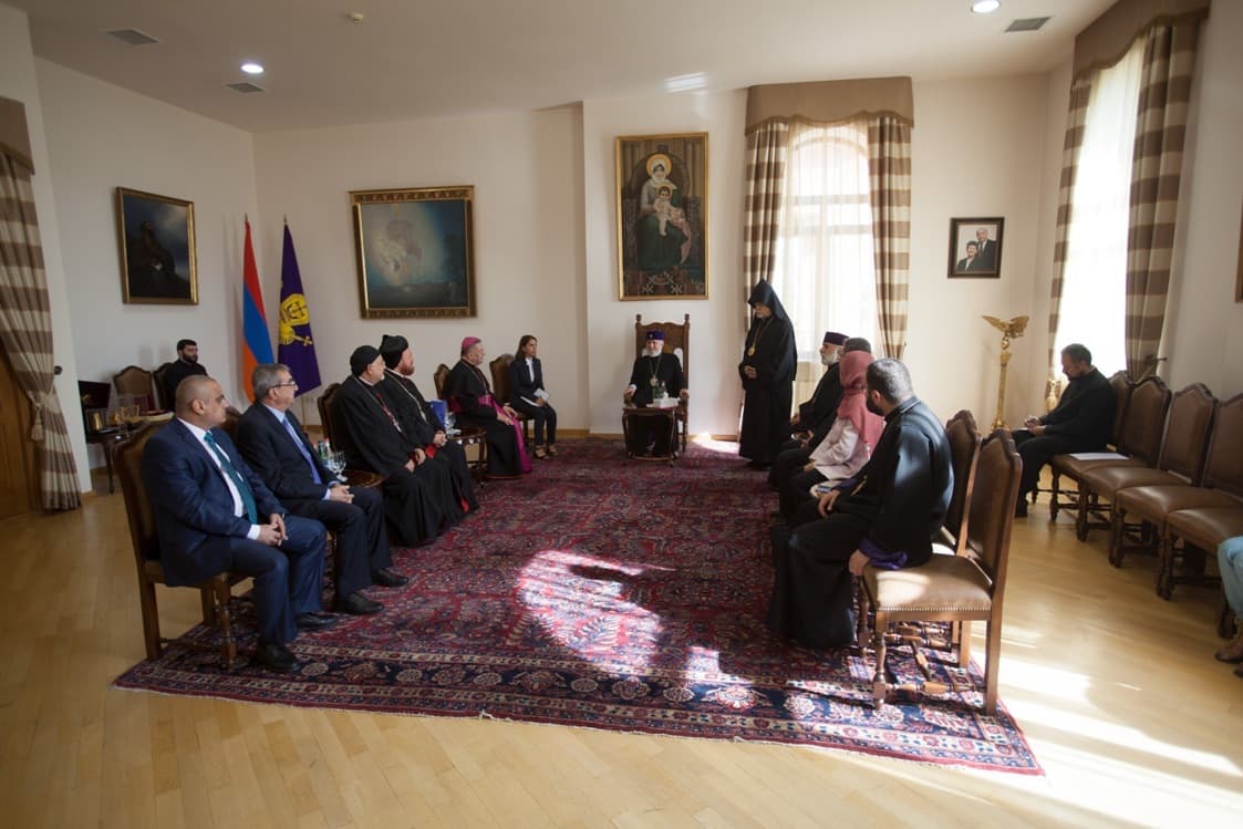 Ամենայն Հայոց Կաթողիկոսն ընդունեց Իրաքի հոգևոր առաջնորդներին (նկարներ) 46 11 3 1