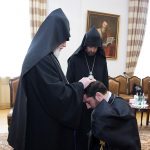 Ամենայն Հայոց Կաթողիկոսն իր օրհնությունը բաշխեց նորընծա Երեմիա վարդապետին 12 25 2 1
