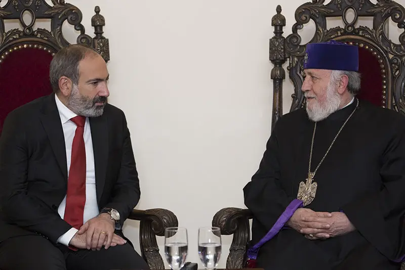 Ամենայն Հայոց Կաթողիկոսը հանդիպում ունեցավ ՀՀ վարչապետի պաշտոնակատարի հետ 1 14 3