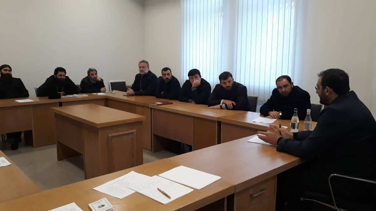 Հանդիպում վերապատրաստման դասընթացներին մասնակցող եկեղեցականների հետ 11 Arshak eps 345