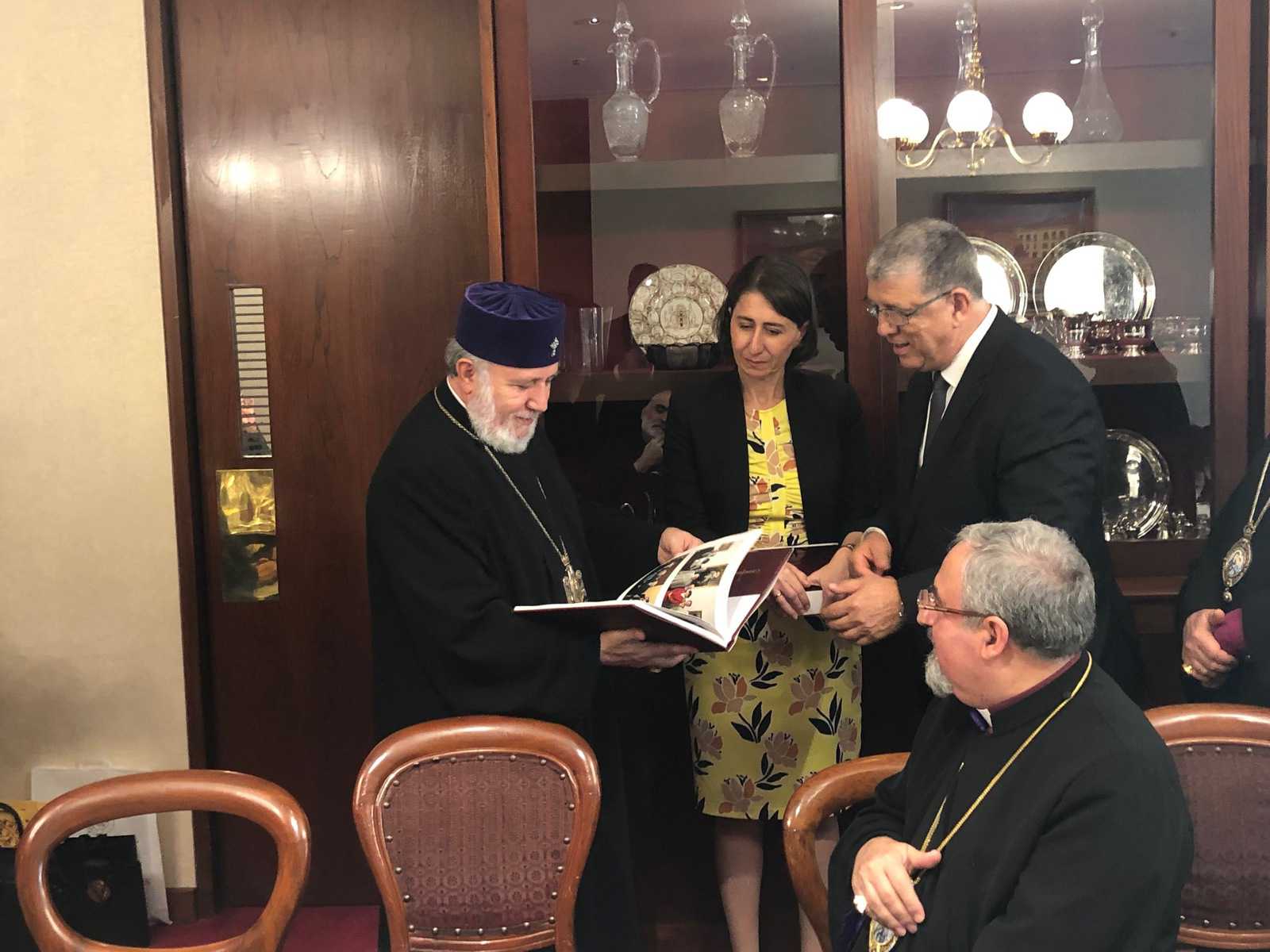 Պաշտոնական ընդունելություն նահանգապետարանում ի պատիվ Ամենայն Հայոց Կաթողիկոսի 11 5 1