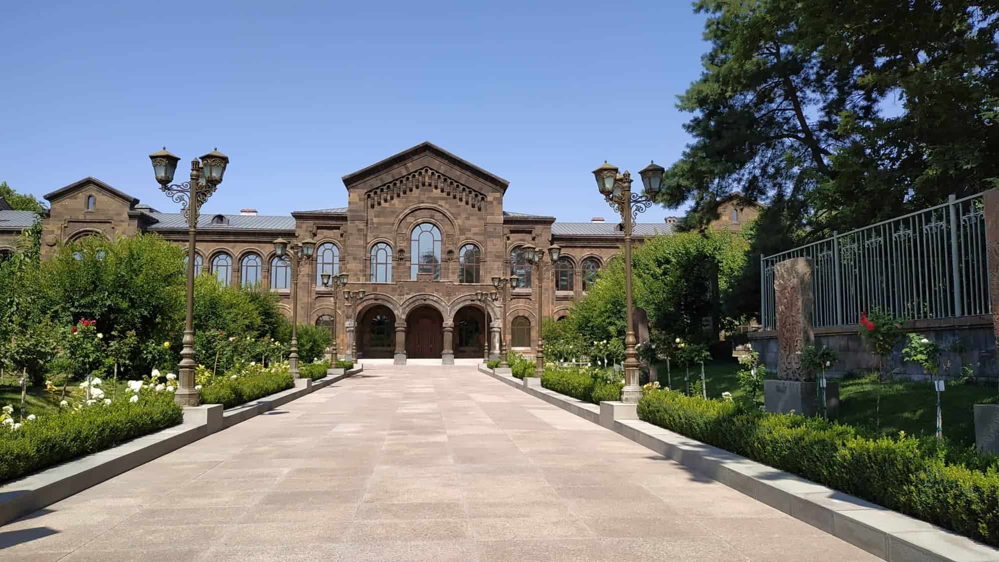 Մայր Աթոռ Սուրբ Էջմիածինը հայտարարում է մրցույթ 11 Veharan 326