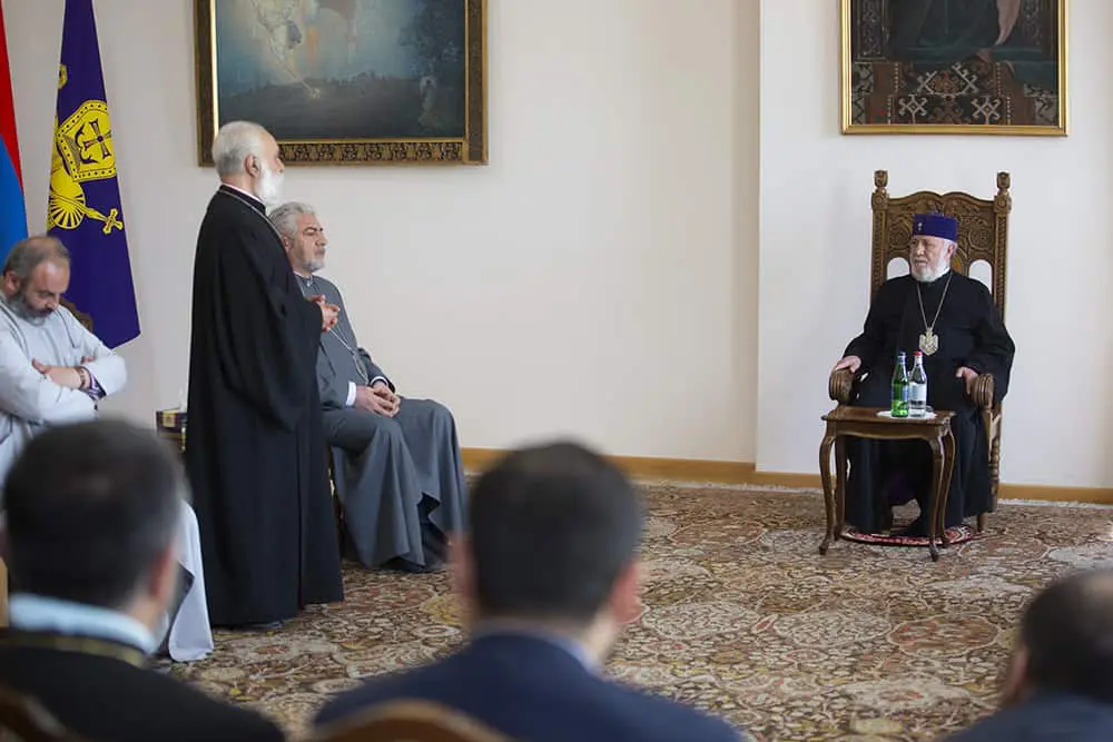 Մայր Աթոռի միաբանությունն ու պաշտոնեությունը շնորհավորեցին Ամենայն Հայոց Կաթողիկոսին ծննդյան տարեդարձի առիթով 1 21 2