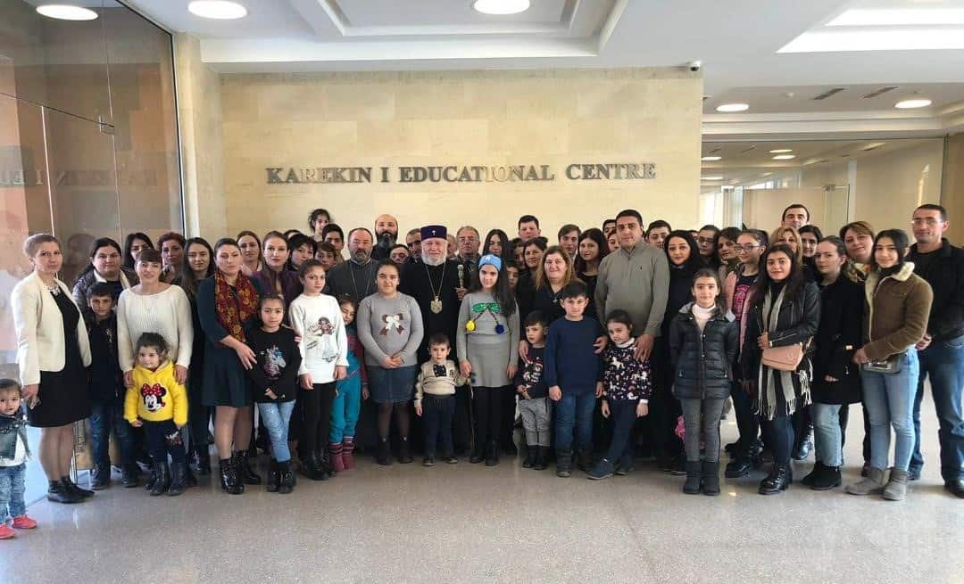 Ամենայն Հայոց Կաթողիկոսը հանդիպեց Կոտայքի թեմի բազմազավակ ընտանիքների հետ 11 Ughtavorner 21 2