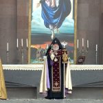 Մեր սրտում ունենալով նաև ապաքինման կարոտ Մեր զավակներին, խոնարհվեցինք Սուրբ Գրիգոր Լուսավորչի մասունքակիր Աջի առջև և հայրաբար օրհնեցինք ձեզ 13 28 8