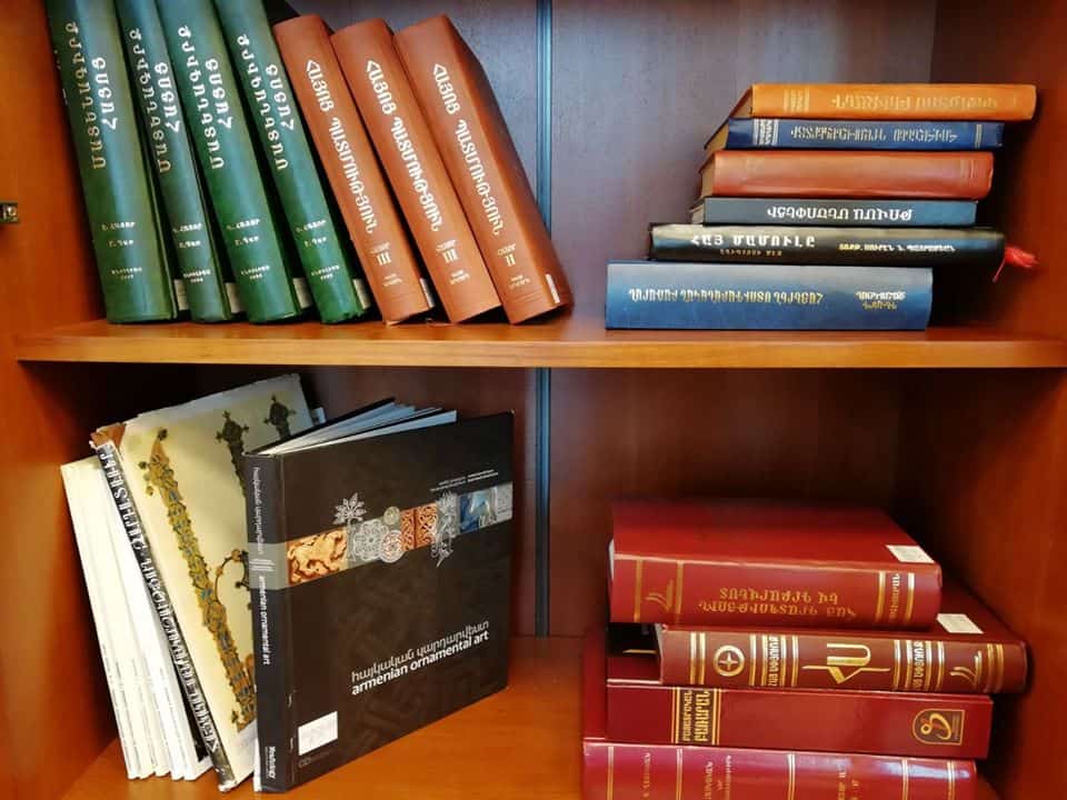 ԳՐՔԵՐԻ ՄԵԾԱՐԺԵՔ ՀԱՎԱՔԱԾՈՒԻ ՆՎԻՐԱՏՎՈՒԹՅՈՒՆ 11 Grqer 24