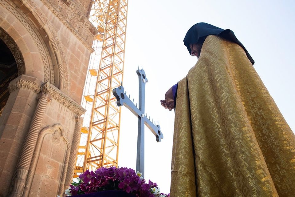 Oծվեց Միածնաէջ Մայր տաճարի զանգակատան խաչը (նկարներ, տեսանյութ) 11 27.08