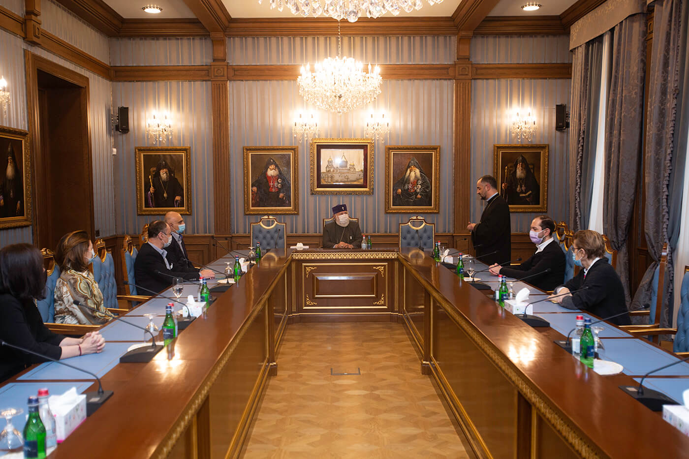 Ամենայն Հայոց Կաթողիկոսն ընդունեց մարդասիրական առաքելությամբ Հայաստանում գտնվող ֆրանսիացի բժիշկներին 11 4 1 1