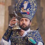 Ծանոթանալով դասագրքին՝ կասկած չի մնում, որ այն ծրագրավորվել եւ գրվել է հատուկ նպատակով. ՏԵՐ ՀՈՎՆԱՆ ԵՊԻՍԿՈՊՈՍ ՀԱԿՈԲՅԱՆ 19 Hovnan Srbazan