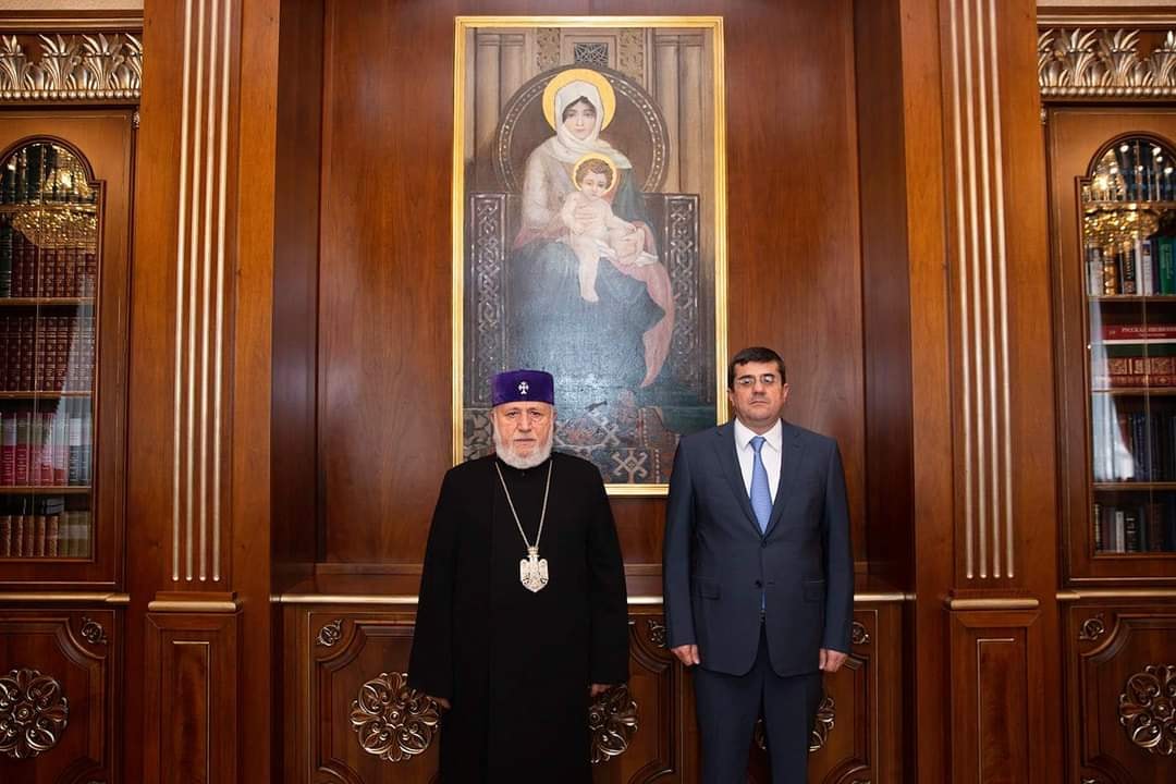 Ամենայն Հայոց Կաթողիկոսը և Արցախի նախագահը քննարկեցին արցախահայության առջև ծառացած մարտահրավերները 11 Vehapar Arayik harutyunyan