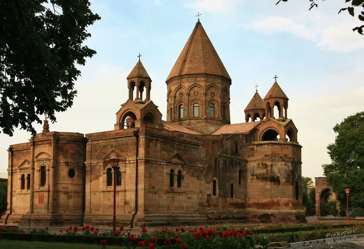 Կարգալույծ են հռչակվել Տ. Մխիթար աբեղա Գրիգորյանը և Տ. Ատոմ քահանա Ասատրյանը 1 Mayr Ator 74