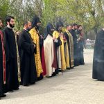 Մայր Աթոռ Սուրբ Էջմիածնի միաբանությունը և ՀՀ Զու Հոգևոր առաջնորդության գնդերեցներն այցելեցին «Եռաբլուր» 13 08.04