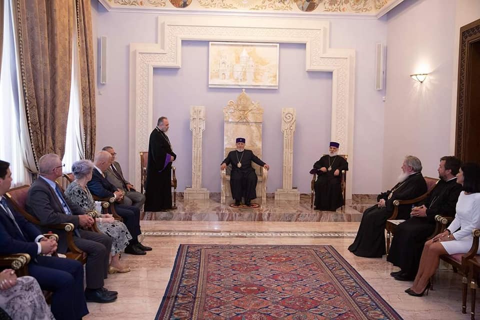 Ամենայն Հայոց Կաթողիկոսն ընդունեց Ռումինիայի Հանրապետության Կրոնից նախարարին և Ռումինիայի պատրիարքության ընդհանուր փոխանորդին (նկարներ) 38 Ruminya ekeghecu pet 1