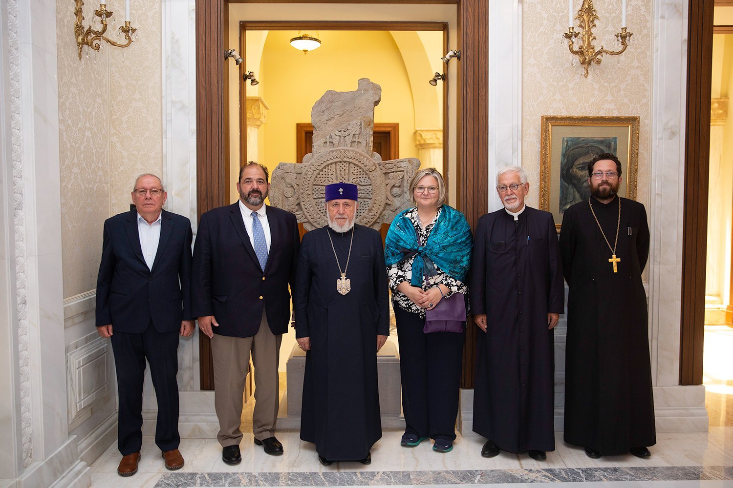 Ամենայն Հայոց Կաթողիկոսն ընդունեց Ուղղափառ Եկեղեցիների միջազգային բարեգործական կազմազմակերպության գործադիր տնօրենին (նկարներ) 40 Ughapar ekeghecinner 3