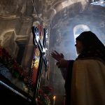 Օծվեց Գեղարդավանքի Սուրբ Կաթողիկե եկեղեցու գմբեթի խաչը (նկարներ) 12 05.09 1