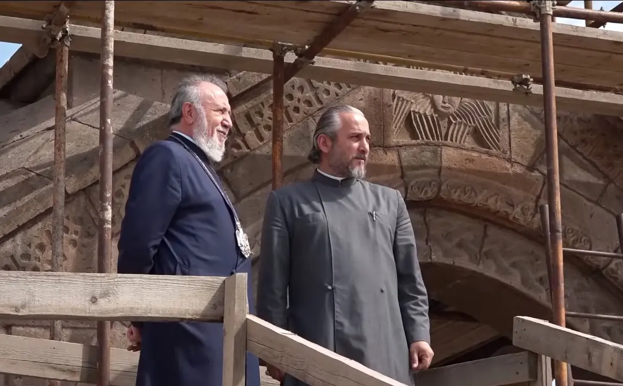 Ամենայն Հայոց Կաթողիկոսը ծանոթացավ Մայր տաճարի որմնանկարների վերականգնման աշխատանքներին 1 Mayr Tachar ashkhatanqner