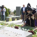 Ամենայն Հայոց Կաթողիկոսն այցելեց «Եռաբլուր» զինվորական պանթեոն (նկարներ) 13 0209 1