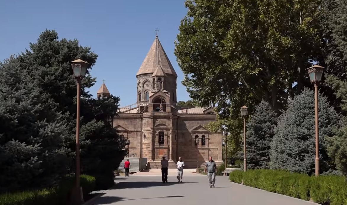 Ս. Էջմիածնի մայր տաճարի շրջափակը բացվել է (տեսանյութ) 11 Mayr Tachar shrjapak 12.09.2022