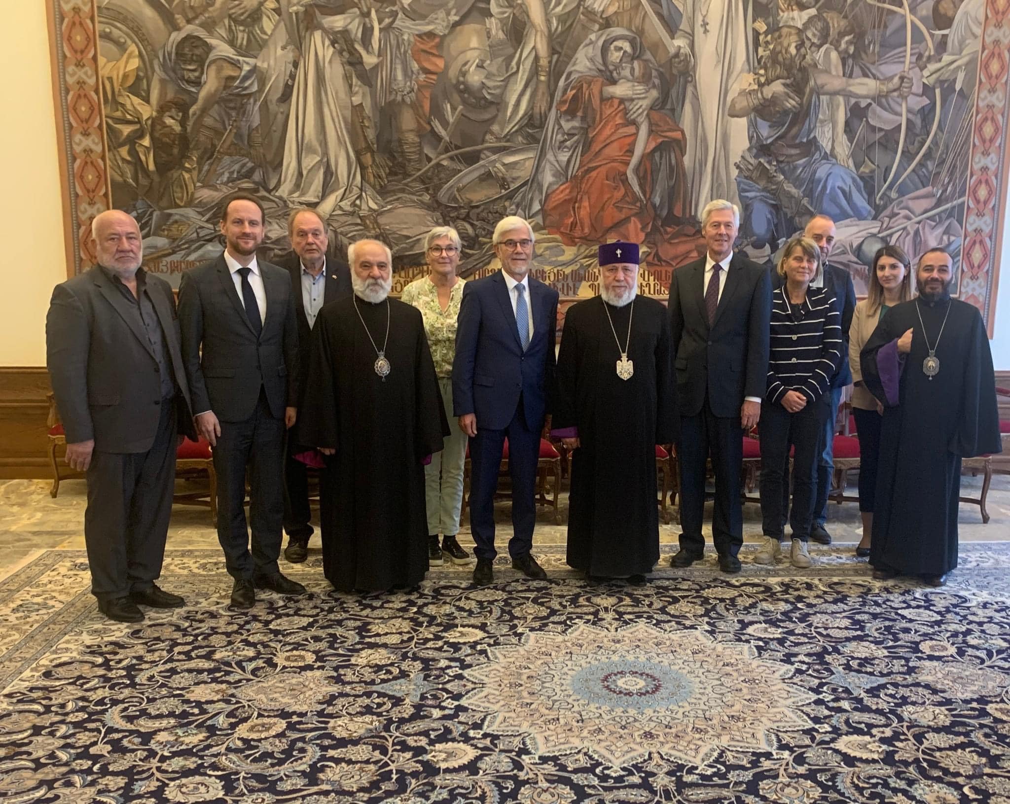 Ամենայն Հայոց Կաթողիկոսն ընդունեց «Գթության խոհանոց» կառավարման կոմիտեի ղեկավարին և նրա գլխավորած պատվիրակությանը 11 27101