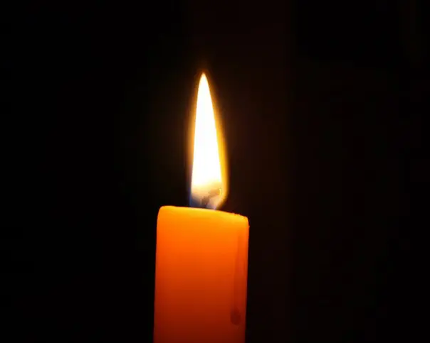 Կինը և մոմը (առակ) 1 Mom kin