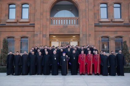 Srkavagneri yndunelutyun 10