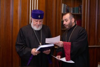 Մասյացոտնի թեմի առաջնորդը Ամենայն Հայոց Կաթողիկոսին հանձնեց դոկտորի գիտական կոչման վկայականը (նկարներ) 58 Gevorg Saroyan 3