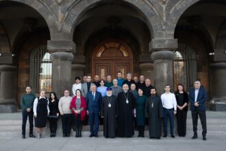 Ամենայն Հայոց Կաթողիկոսը շնորհավորեց Մայր Աթոռի պաշտոնեությանը (նկարներ) 22 Mayr Atori ashkhtakicner 05