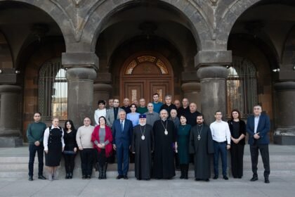 Mayr Atori ashkhtakicner 05