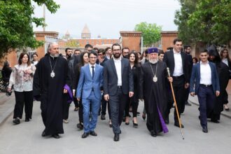 Ամենայն Հայոց Հայրապետը հյուրընկալեց Հայկական համալսարանի շրջանավարտներին և ուսանողներին (Նկարներ) 60 07.05.2023 Haykakan hamalsaran 12