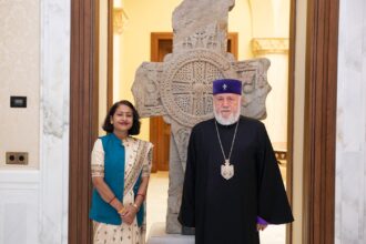 Ամենայն Հայոց Կաթողիկոսն ընդունեց Հայաստանում Հնդկաստանի նորանշանակ դեսպանին 62 Hndkastani despan 2