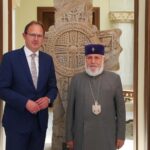Ամենայն Հայոց Կաթողիկոսն ընդունեց ԵԽ պատգամավորին 15 Ekh patgamavor 2