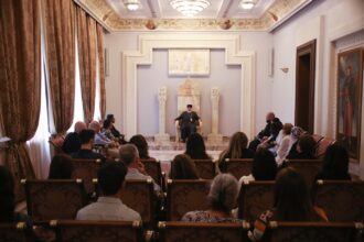 Ամենայն Հայոց Կաթողիկոսն ընդունեց ԱՄՆ Հայոց Արևելյան թեմի ուխտավորներին (նկարներ) 28 AMN arevelyan temi ughtavorner 2