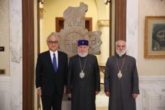 Ամենայն Հայոց Կաթողիկոսը հրաժեշտի հանդիպում ունեցավ ՀՀ-ում Ճապոնիայի դեսպանի հետ (նկարներ) 18 Chaponiayi despan 4