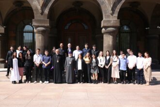 Ամենայն Հայոց Կաթողիկոսն ընդունեց Բուենոս Այրեսի ՀԲԸՄ «Մարի Մանուկյան» վարժարանի սաներին 58 Mari Manukyan saner 4