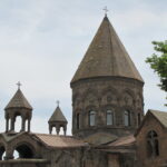 Մայր Աթոռն իր աջակցությունն է ցուցաբերում բռնի տեղահանված արցախահայությանը 30 Mayr Tachar 975