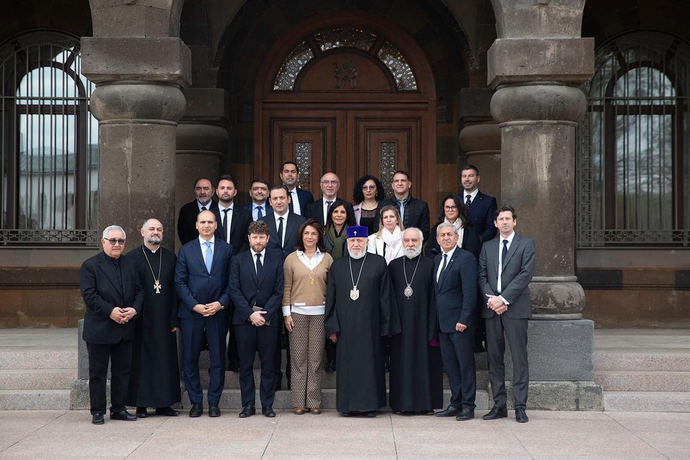 Ամենայն Հայոց Կաթողիկոսն ընդունեց Ֆրանսիայի Բուշ-դյու-Ռոնի Դեպարտամենտային խորհրդի նախագահի գլխավորած պատվիրակությանը (նկարներ) 11 Frans departament 3