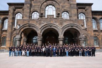 Ամենայն Հայոց Կաթողիկոսն ընդունեց ՀՅԴ Հայաստանի երիտասարդական միության անդամներին (նկարներ) 60 HYD eritasardner 5