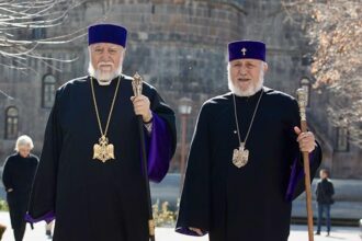 ԵՐԿՈՒ ՎԵՀԱՓԱՌ ՀԱՅՐԱՊԵՏՆԵՐՈՒՆ ՄԻՋԵՒ ԽՈՐՀՐԴԱԿՑՈՒԹԻՒՆՆԵՐԸ ԿԸ ՇԱՐՈՒՆԱԿՈՒԻՆ 48 Garegin B Aram A