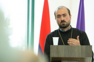 «Կղերաֆեոդալական» ձևակերպումը ամենազավեշտալի և անտրամաբանականն է, մանավանդ, երբ այդ բառով փորձ է կատարվում էլեկտորատին ատելության նոր թիրախ տալ... 50 Ter Tigran 325