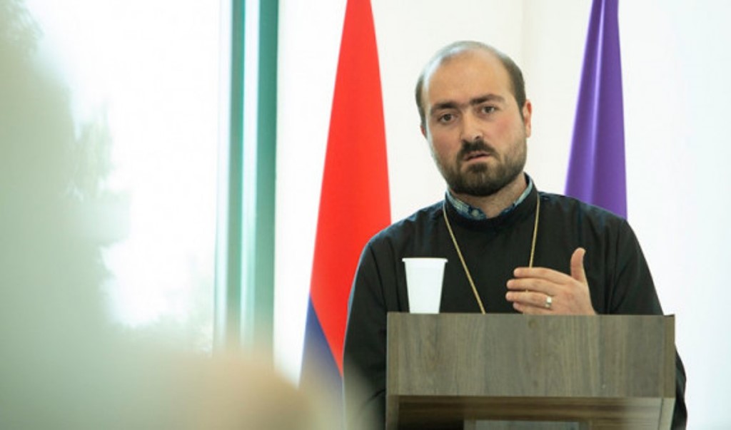 «Կղերաֆեոդալական» ձևակերպումը ամենազավեշտալի և անտրամաբանականն է, մանավանդ, երբ այդ բառով փորձ է կատարվում էլեկտորատին ատելության նոր թիրախ տալ... 11 Ter Tigran 325