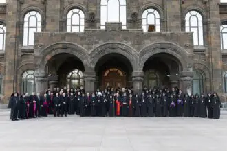 Mijekeghecakan patvirakutyun 28